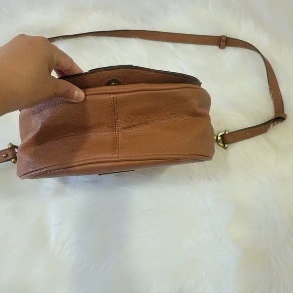 Steve Madden Elegant Tan Leather Shoulder Bag - Picture 12 of 13